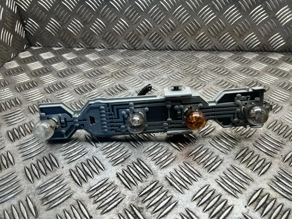 Aizmugurējā luktura spuldzes pārsegs (ligzda) 9T1613N412A