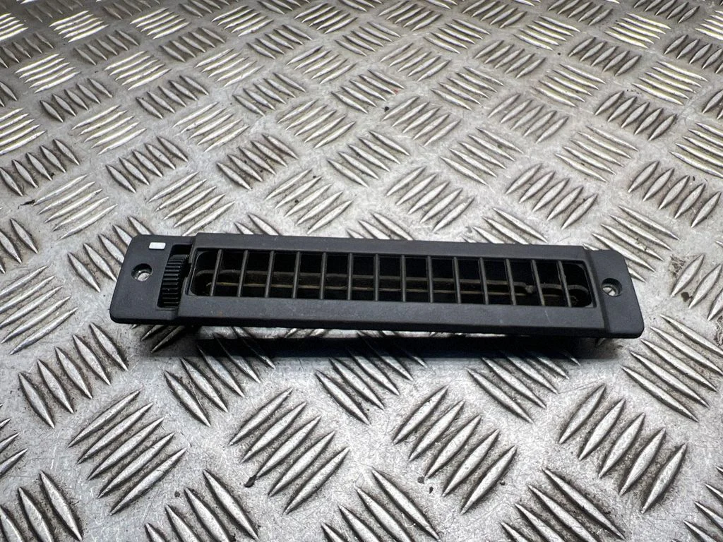 Laevoodri õhutusrest – Volkswagen Transporter - Caravelle T5 (2003-2015)