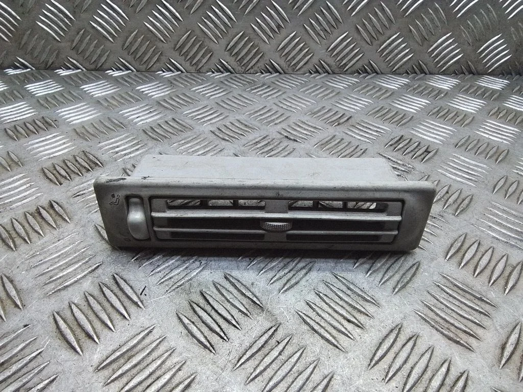 Laevoodri õhutusrest – Volkswagen Transporter - Caravelle T4 (1991-2003)