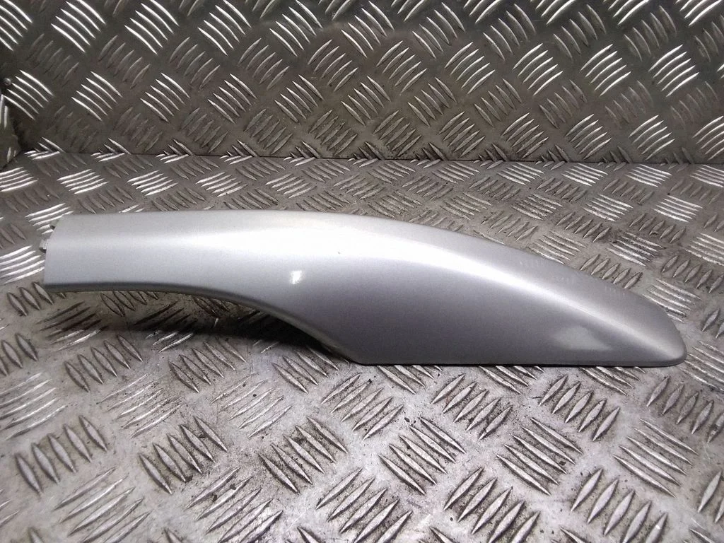 Roof bar rail cover – Toyota Avensis T250 (2003-2006)