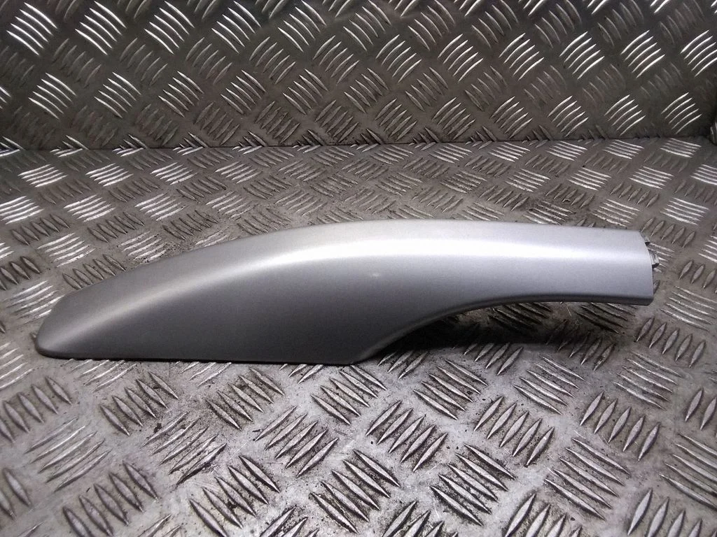 Roof bar rail cover – Toyota Avensis T250 (2003-2006)