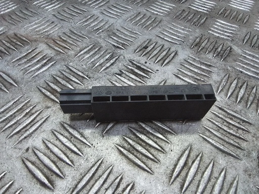 Antena systemu bezkluczykowego – Audi RS3 (2015-2019)