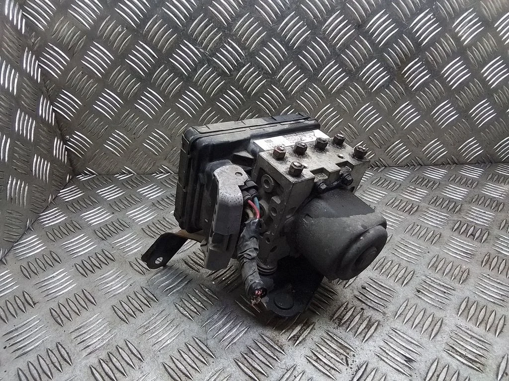 ABS-plokk – Toyota Corolla Verso E121 (2001-2004)