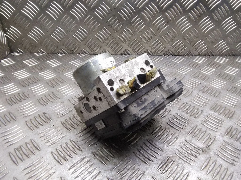 ABS block – Nissan Leaf I (ZE0) (2010-2017)