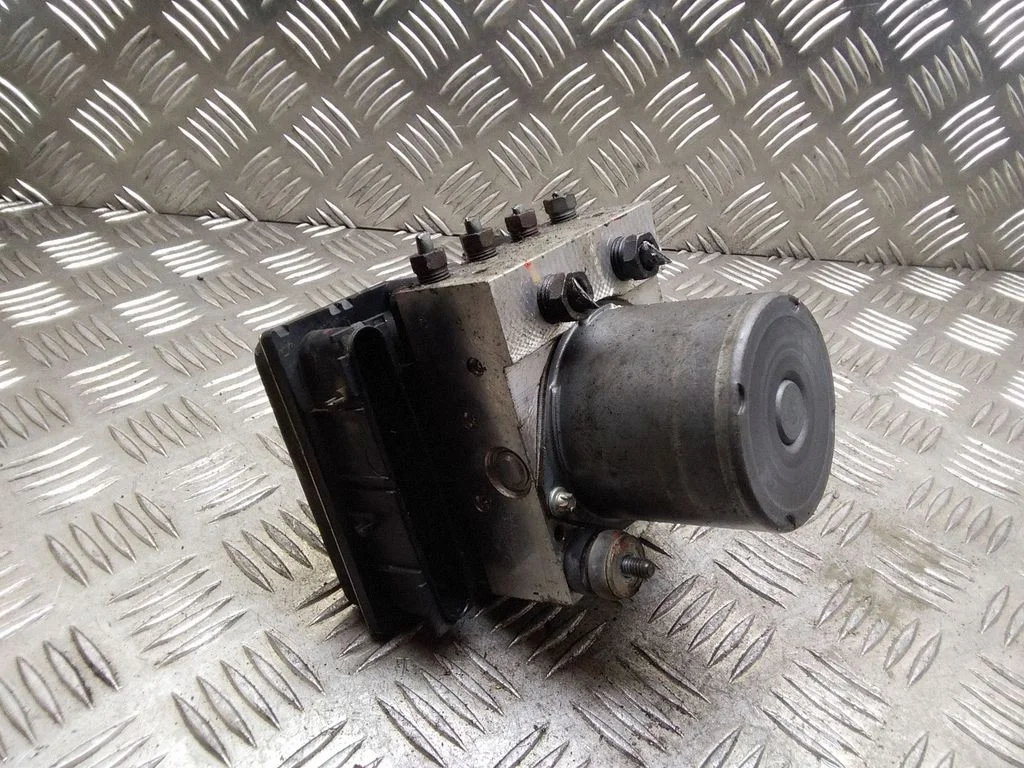 ABS-plokk – Toyota Corolla Verso AR10 (2004-2009)