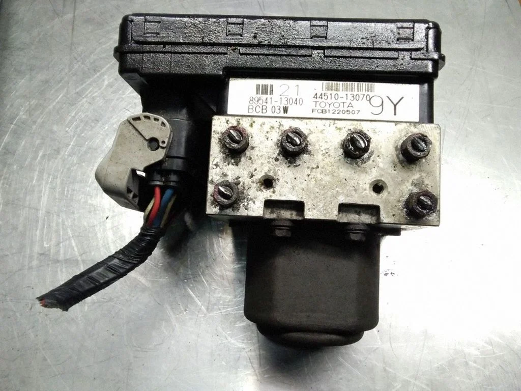 ABS-plokk – Toyota Corolla Verso E121 (2001-2004)