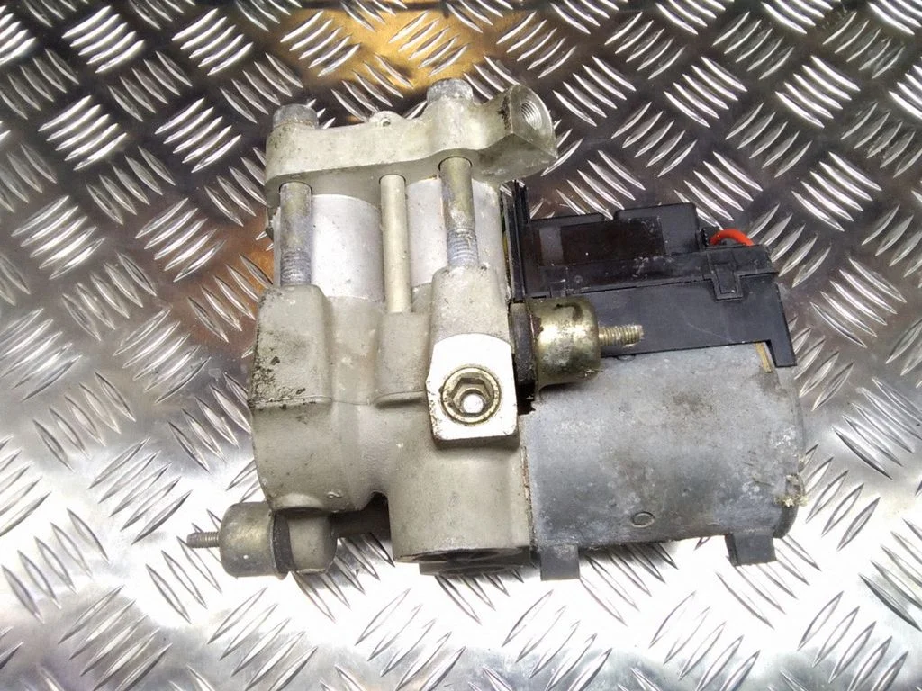 ABS block – Volkswagen Transporter - Caravelle T4 (1991-2003)