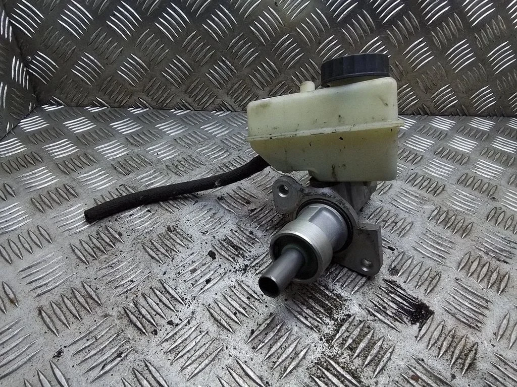 Master brake cylinder – Mercedes-Benz E-Class W210 (1995-2002)