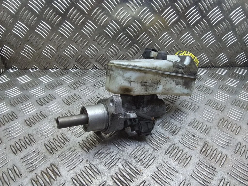 Master brake cylinder – Volkswagen Transporter - Caravelle T5 (2003-2015)