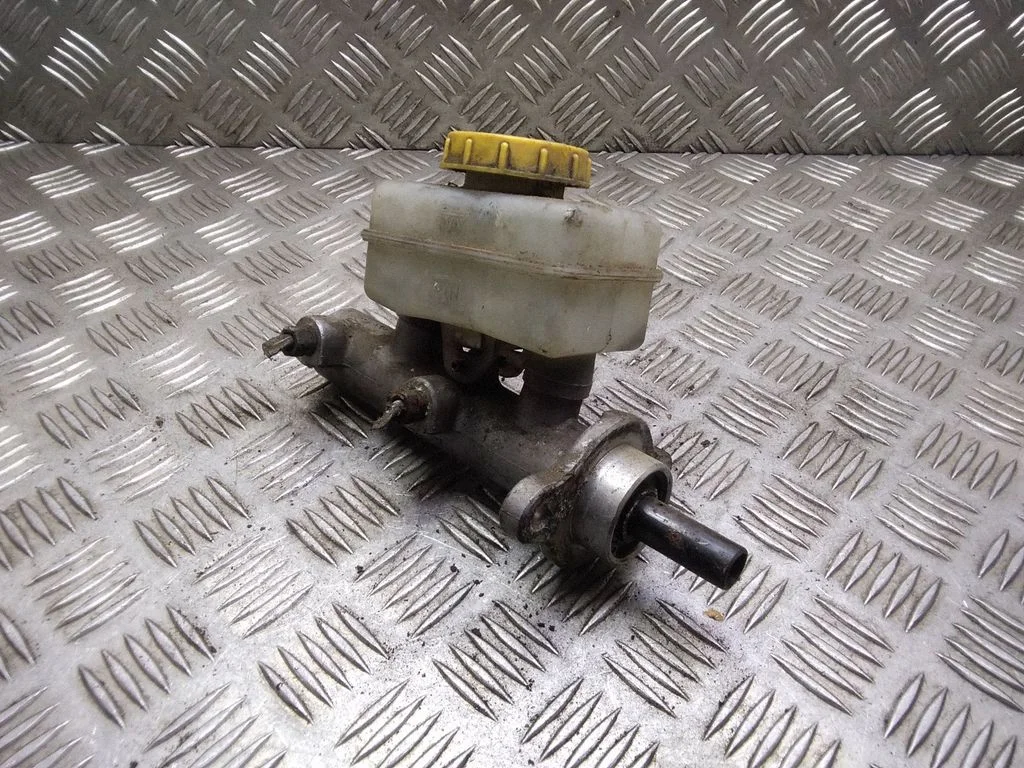 Master brake cylinder – Subaru Legacy (1999-2003)