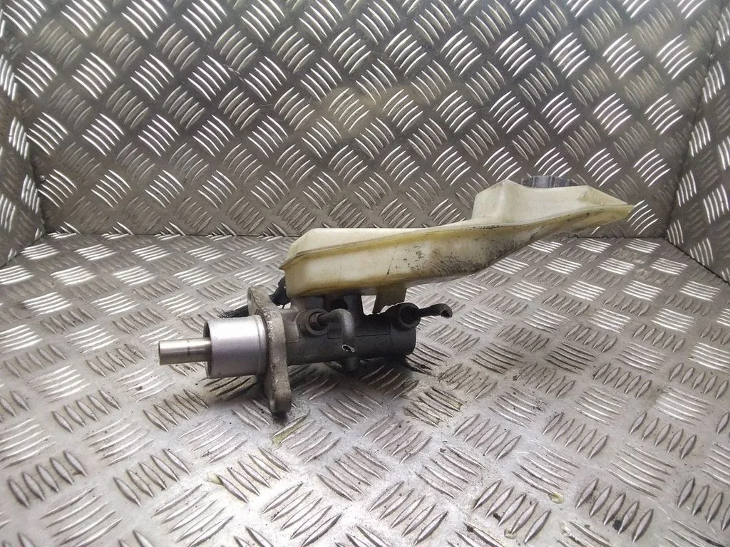 Master brake cylinder – Mazda 3 I (2003-2006)