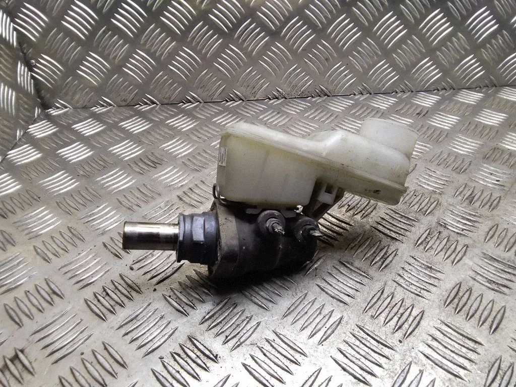 Master brake cylinder – Toyota Yaris Verso (1999-2005)