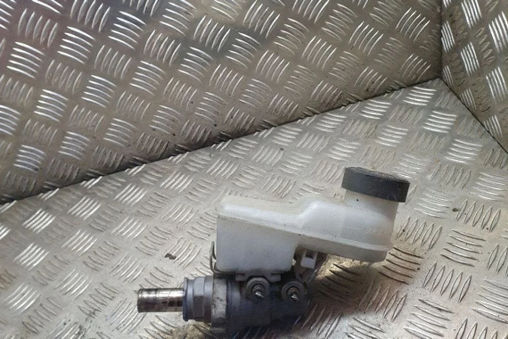 Master brake cylinder – Toyota Yaris Verso (1999-2005)
