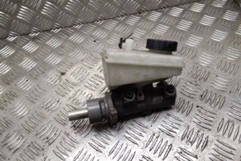 Master brake cylinder – Toyota Yaris Verso (1999-2005)