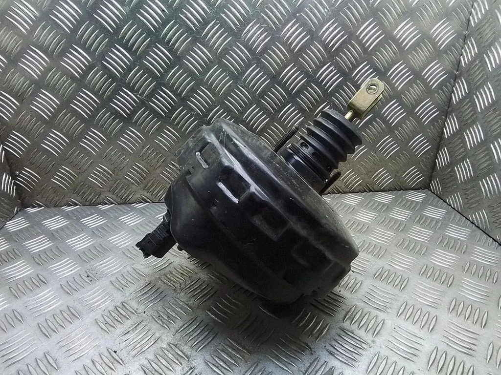 Brake booster – Mercedes-Benz C-Class W203 (2000-2007)