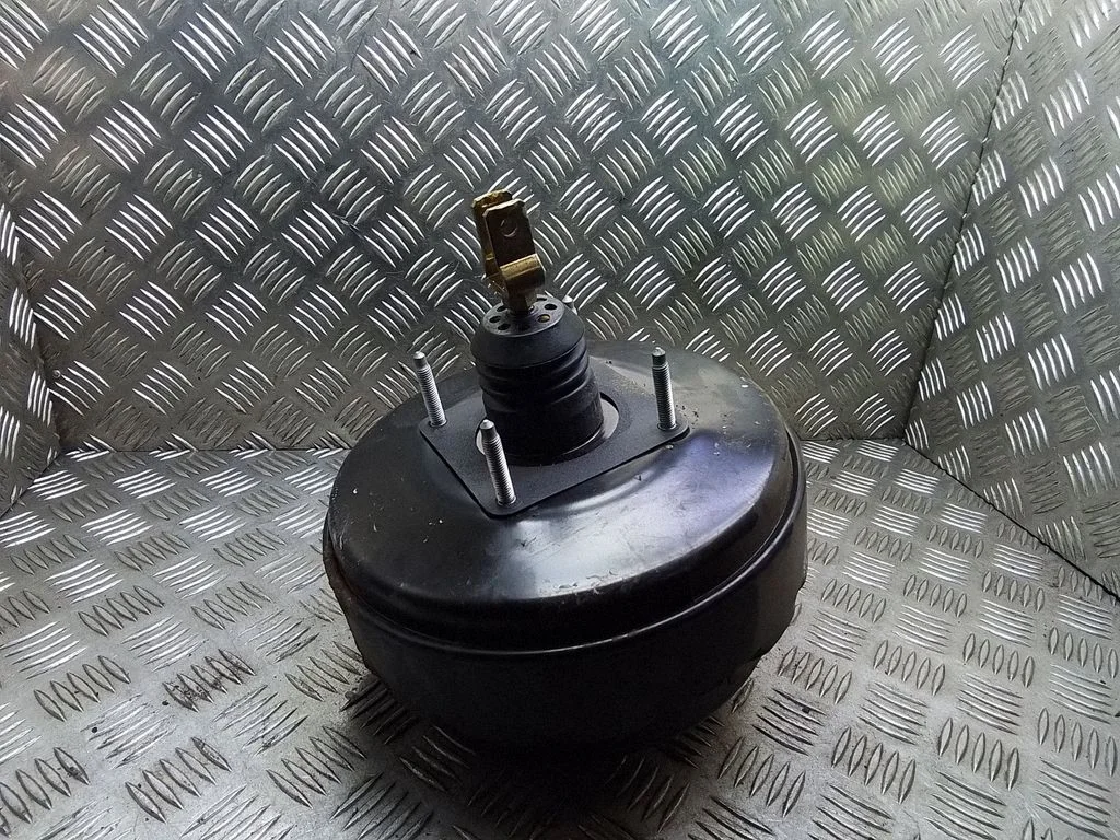 Brake booster – Toyota Avensis T250 (2006-2009)