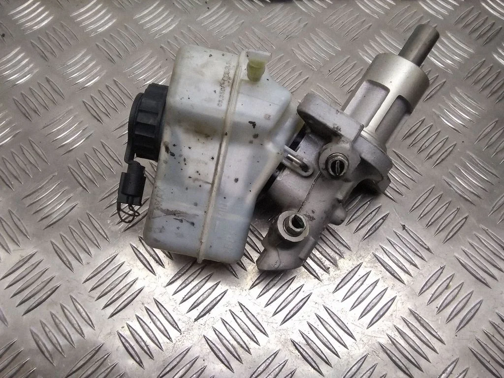 Master brake cylinder – BMW 3 Series E90 E91 (2005-2012)