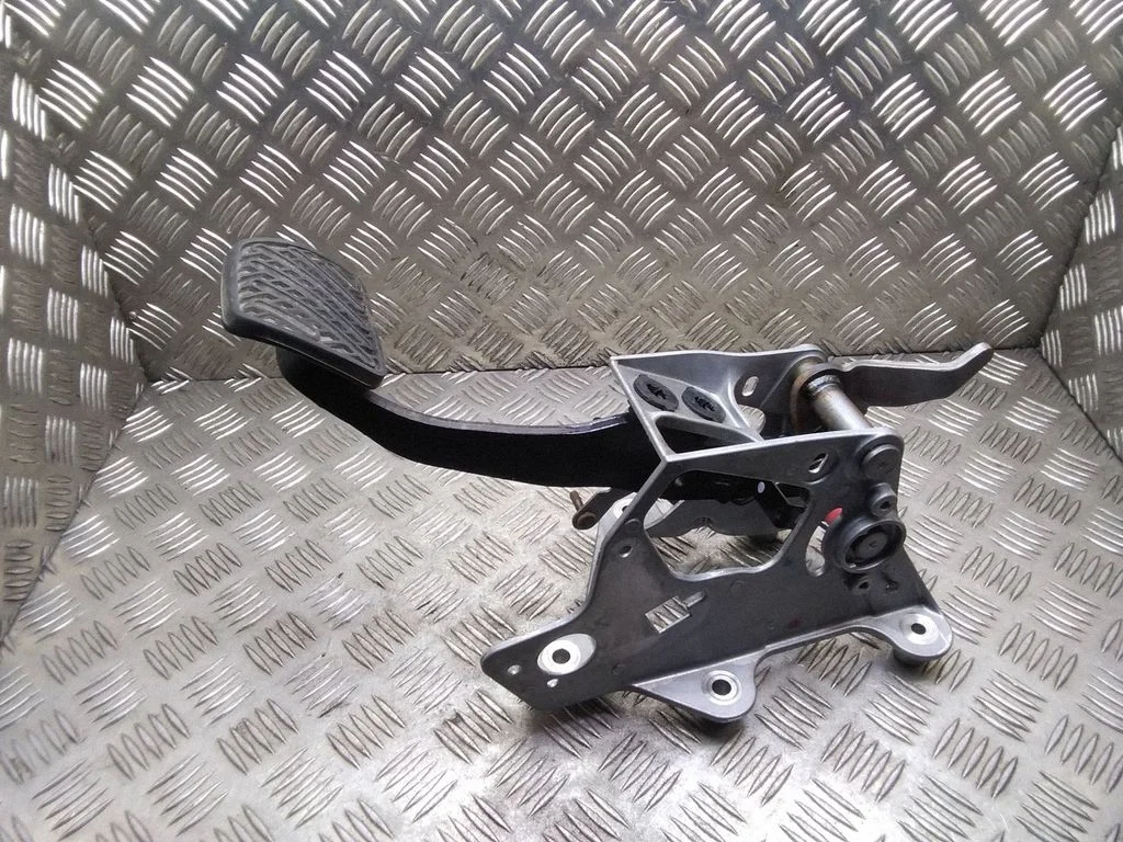 Brake pedal – Nissan Leaf I (ZE0) (2010-2017)