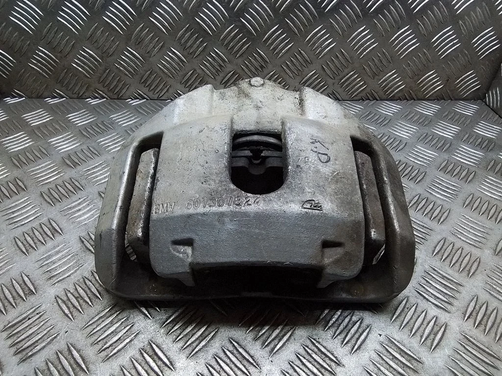 Zacisk hamulcowy przedni – BMW Seria 7 E65 E66 (2001-2008)