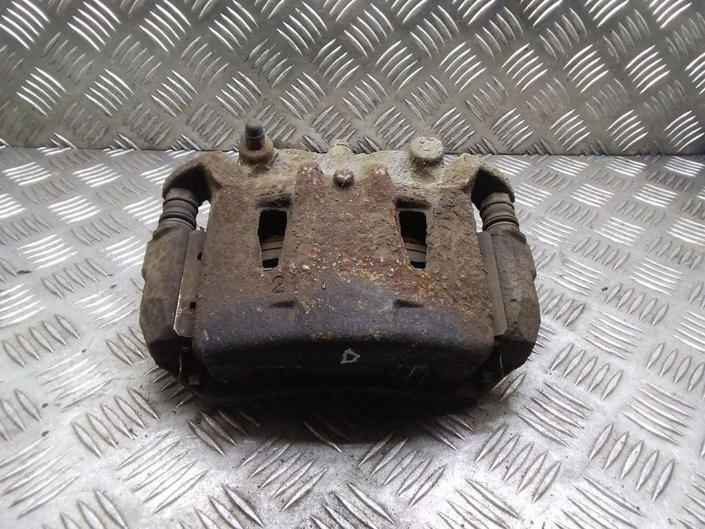 Front brake caliper – Nissan Leaf I (ZE0) (2010-2017)