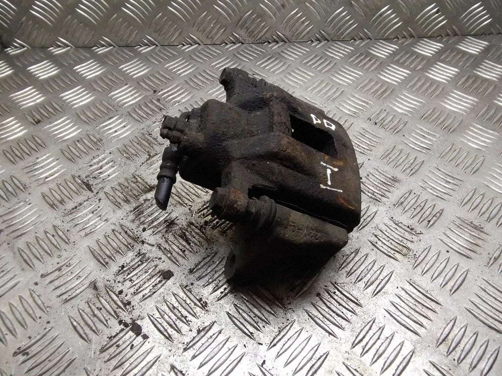 Front brake caliper – Toyota Prius (XW10) (1997-2003)