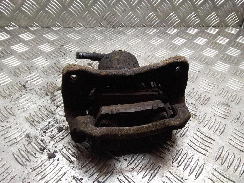 Front brake caliper – Toyota Prius (XW10) (1997-2003)
