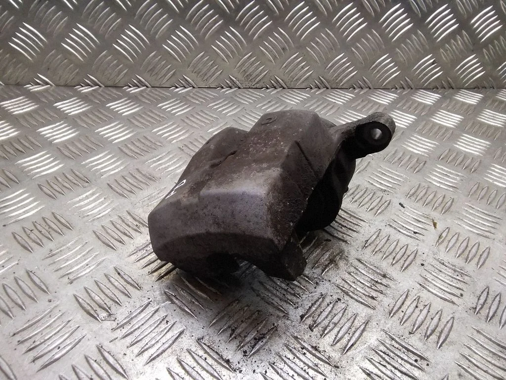 Front brake caliper – right