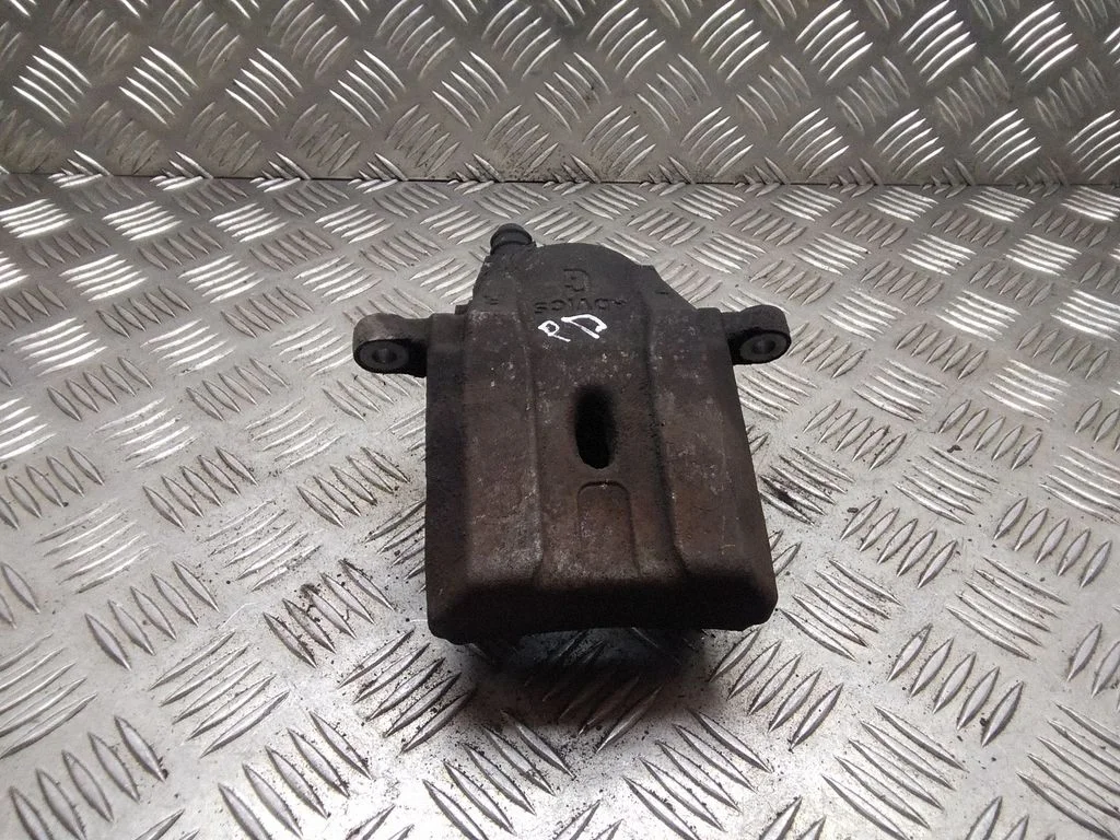 Front brake caliper – Toyota Prius (XW20) (2003-2009)