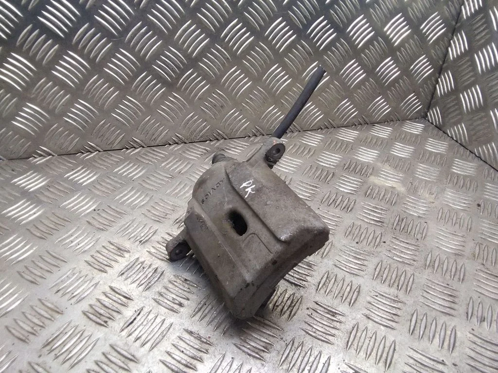 Front brake caliper – Toyota Prius (XW20) (2003-2009)