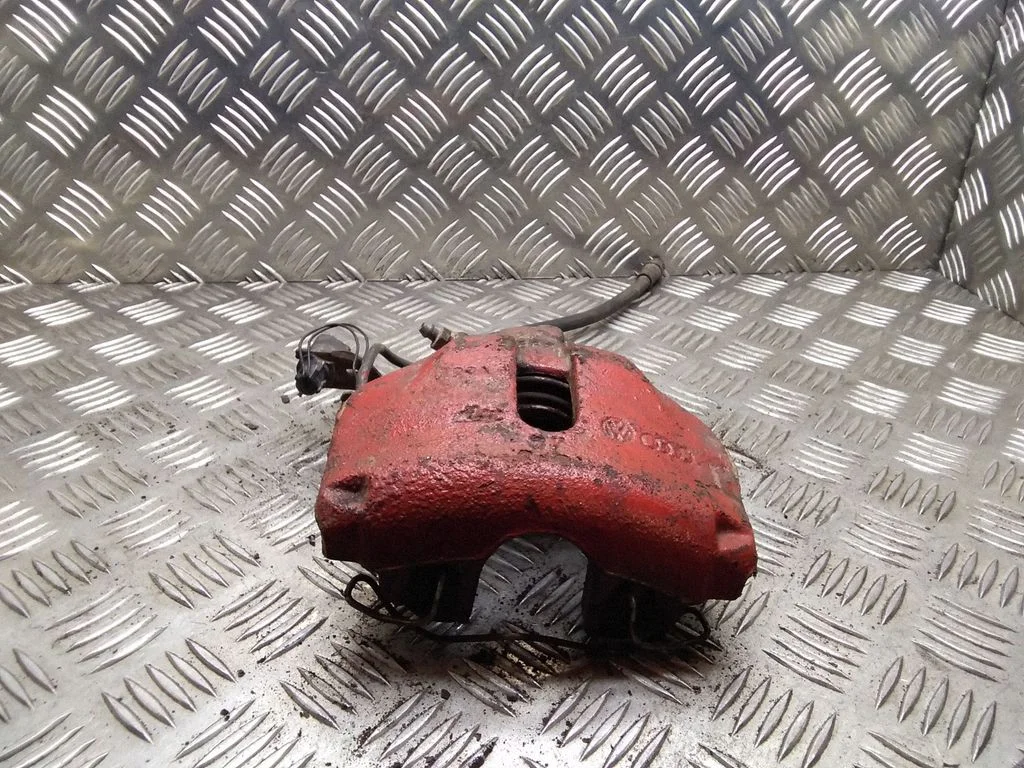Zacisk hamulcowy przedni – Audi A4 S4 B6 8E 8H (2001-2005)