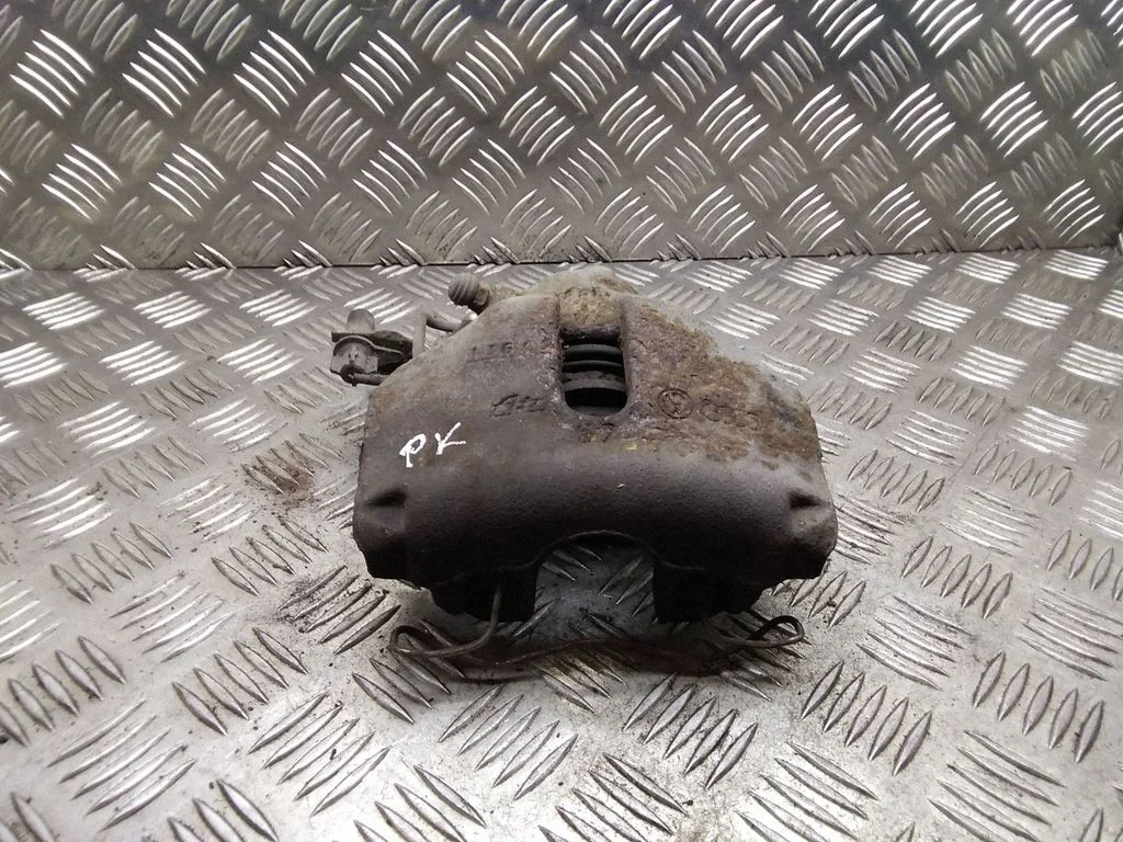 Zacisk hamulcowy przedni – Audi A4 S4 B6 8E 8H (2001-2005)