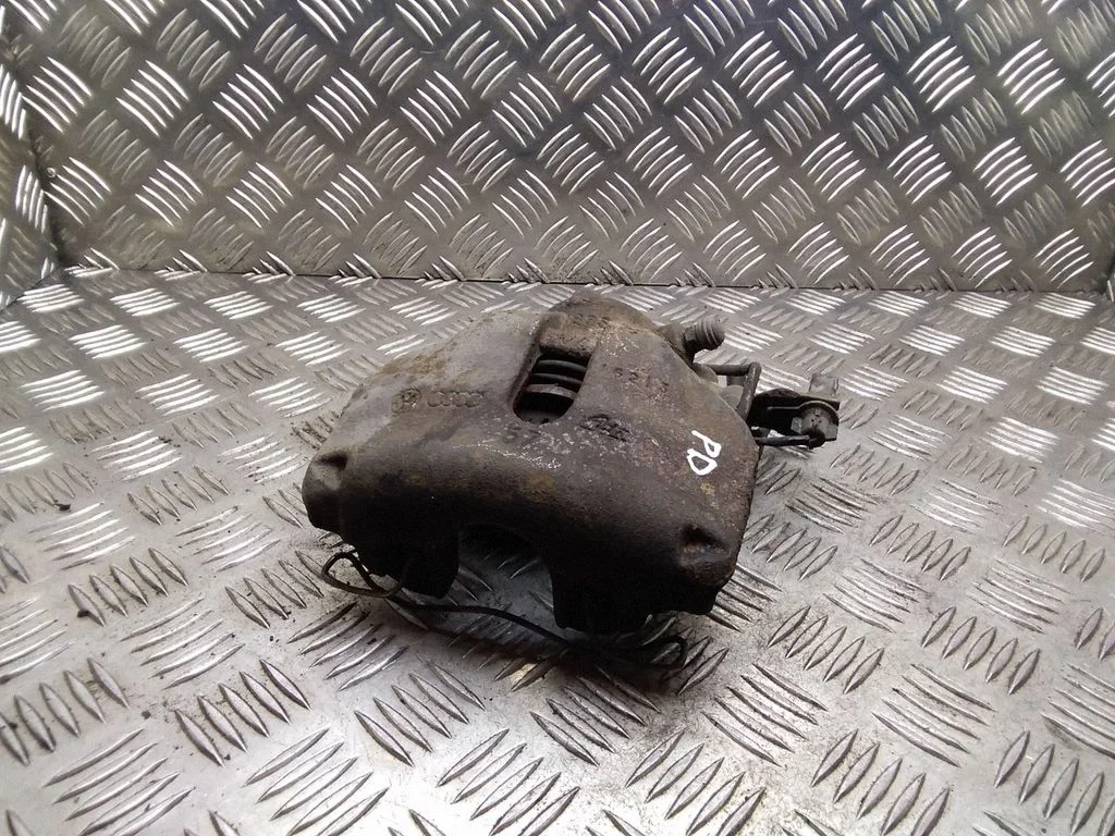 Zacisk hamulcowy przedni – Audi A4 S4 B6 8E 8H (2001-2005)