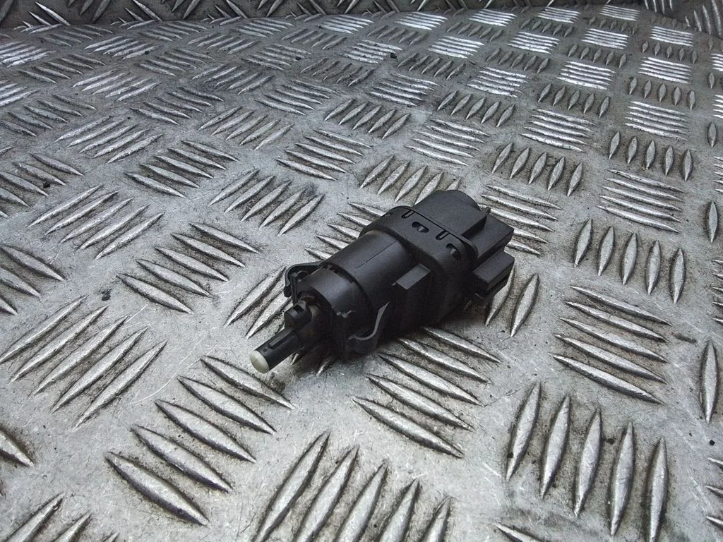 Brake pedal sensor switch – Volvo V60 (2013-2018)