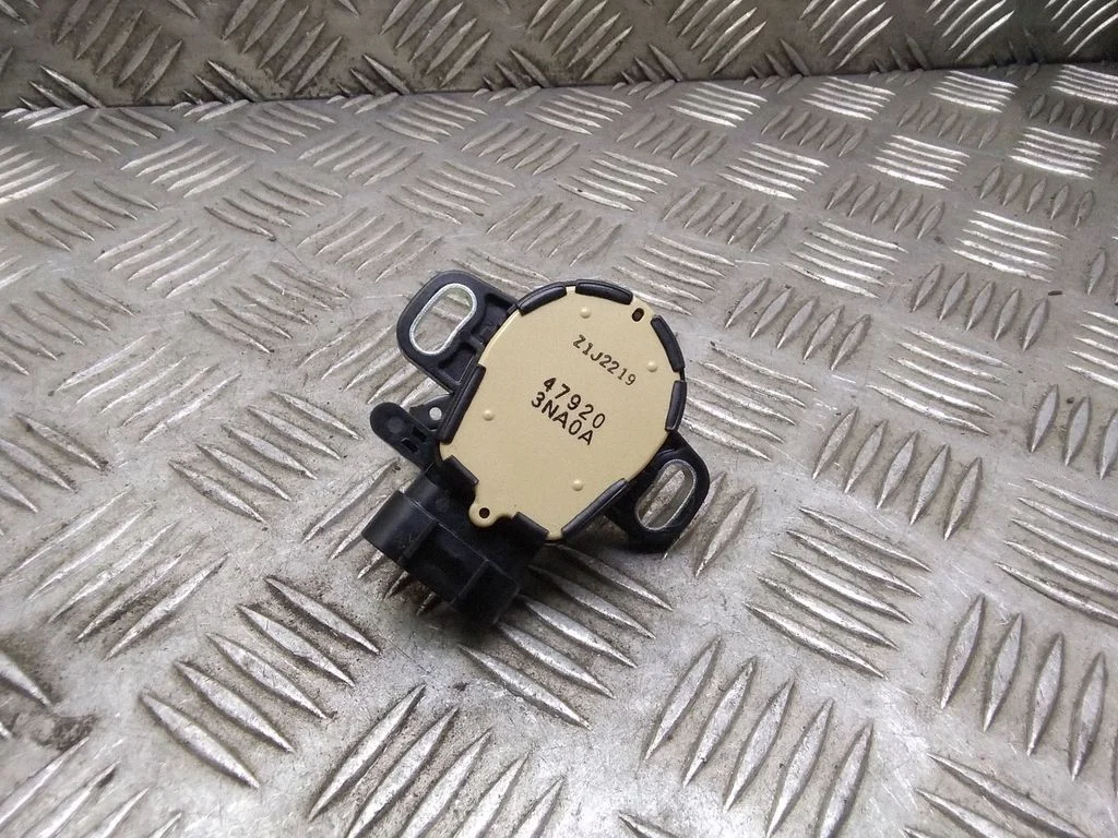 Bremžu pedāļa sensors – Nissan Leaf I (ZE0) (2010-2017)