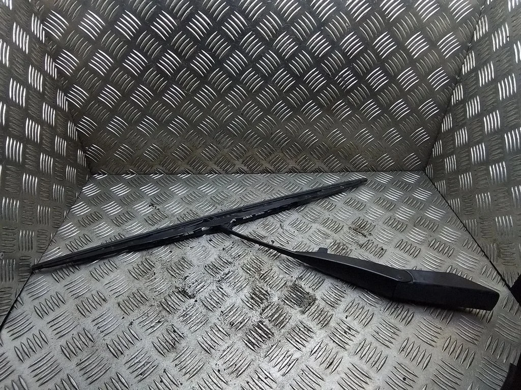 Front wiper blade arm – Mercedes-Benz E-Class W210 (1995-2002)