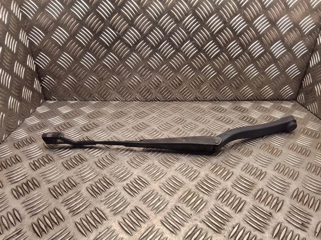 Front wiper blade arm – Mercedes-Benz E-Class W212 (2009-2016)
