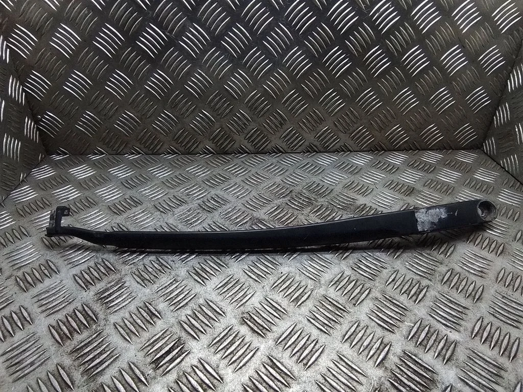 Front wiper blade arm – Volkswagen Touareg I (2002-2010)