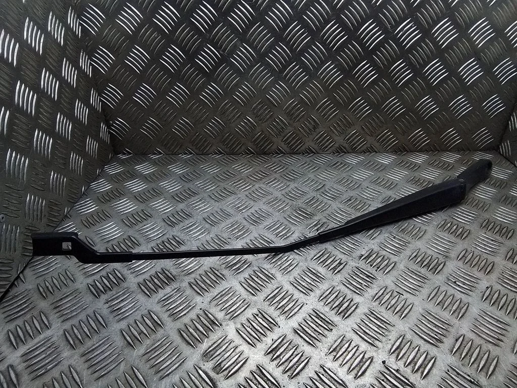 Front wiper blade arm – Volkswagen Golf Plus (2005-2013)