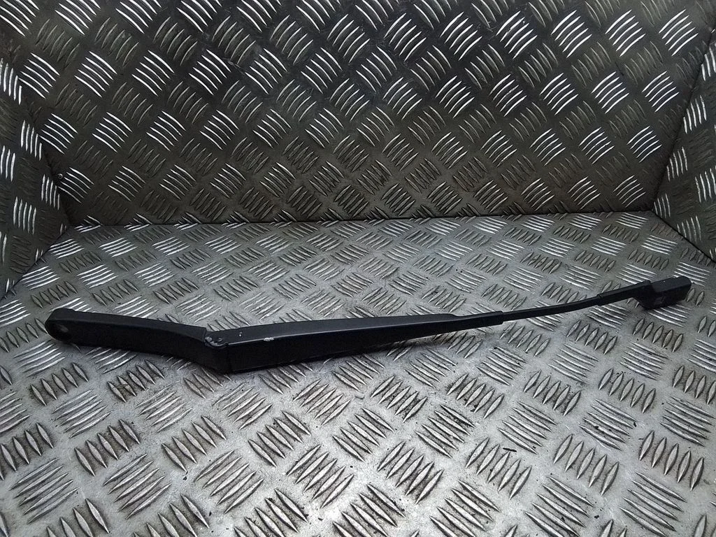 Front wiper blade arm – Volkswagen Golf Plus (2005-2013)