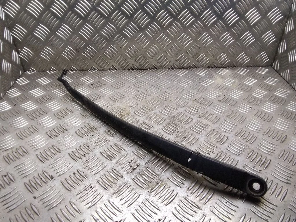 Front wiper blade arm – Volkswagen Touareg I (2002-2010)