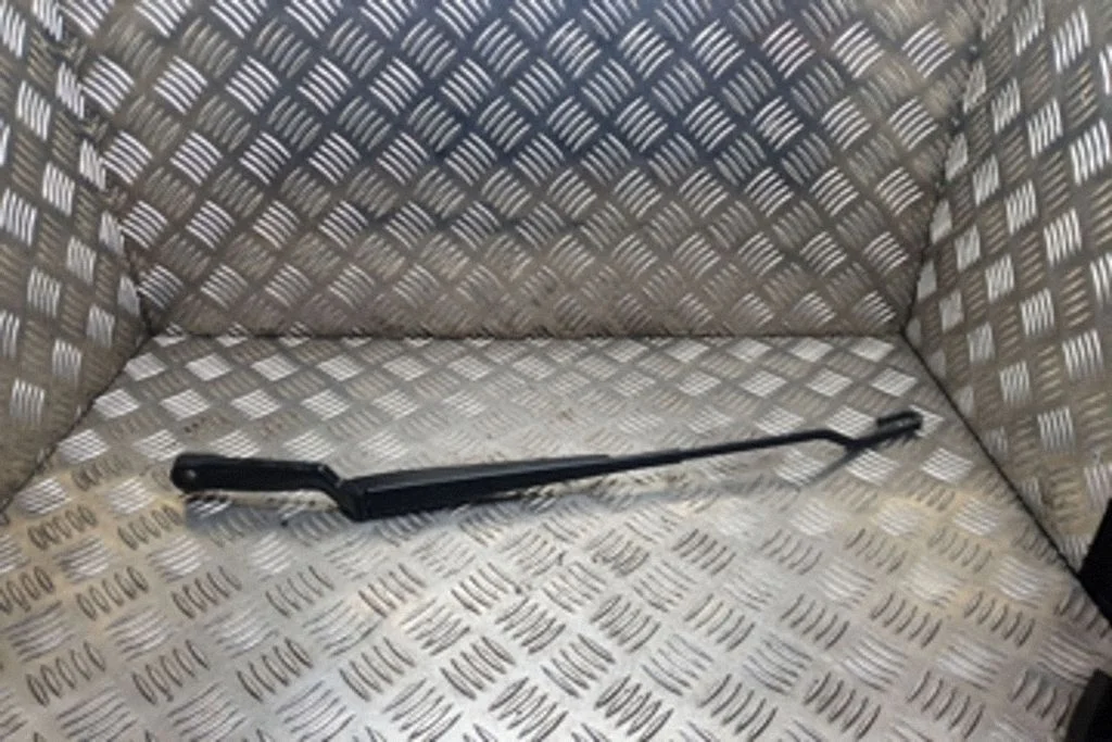 Front wiper blade arm – Volkswagen Golf IV (1998-2005)