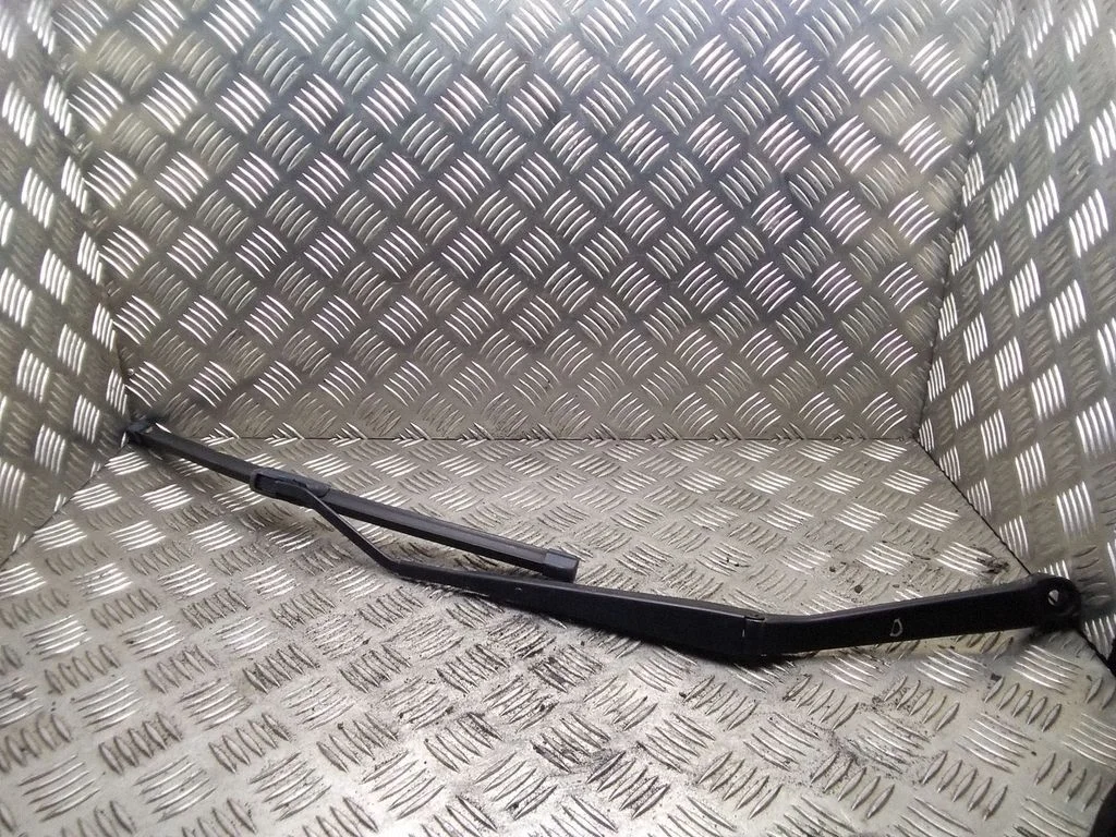 Front wiper blade arm – Toyota RAV 4 (XA20) (2000-2005)