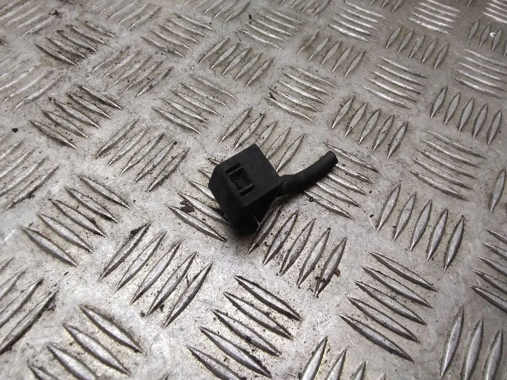 Windshield washer spray nozzle – Nissan Qashqai (2006-2010)