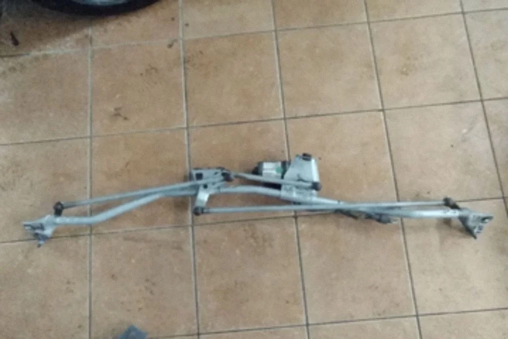 Front wiper linkage and motor – Opel Meriva A (2003-2010)