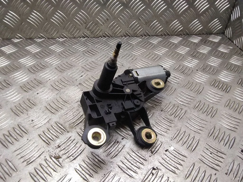 Tagaklaasi kojamehe mootor – Ford Transit - Tourneo Connect (2003-2008)