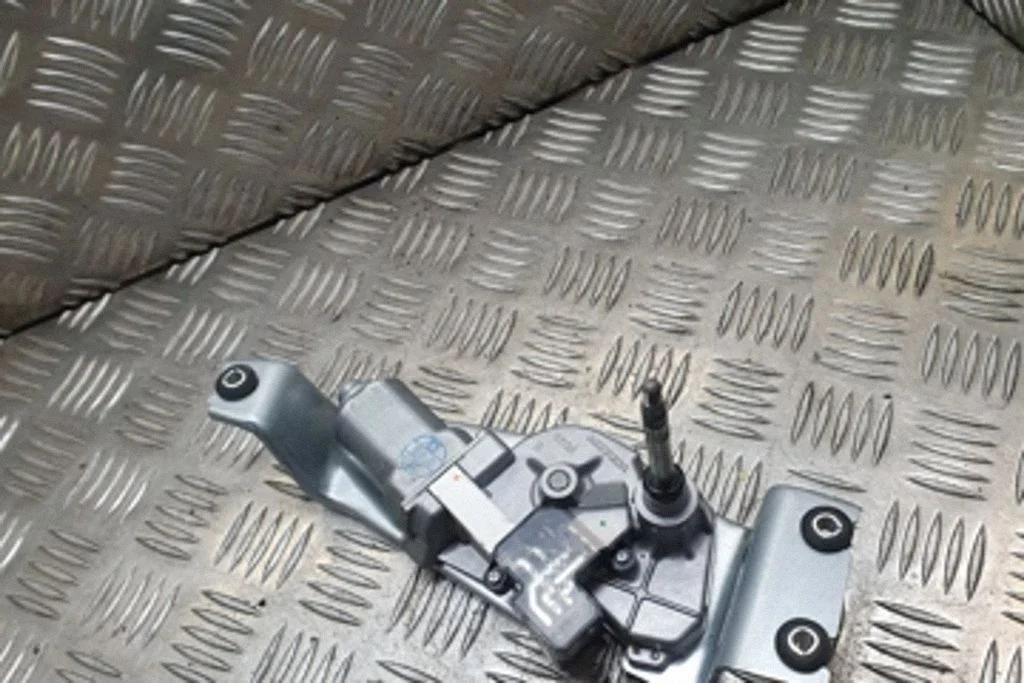 Aizmugurējā stikla tīrītāja motoriņš – BMW 1. sērija F20 F21 (2011-2019)
