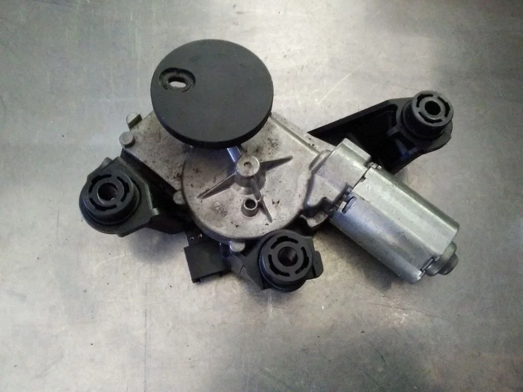Rear window wiper motor – Renault Laguna III (2007-2015)