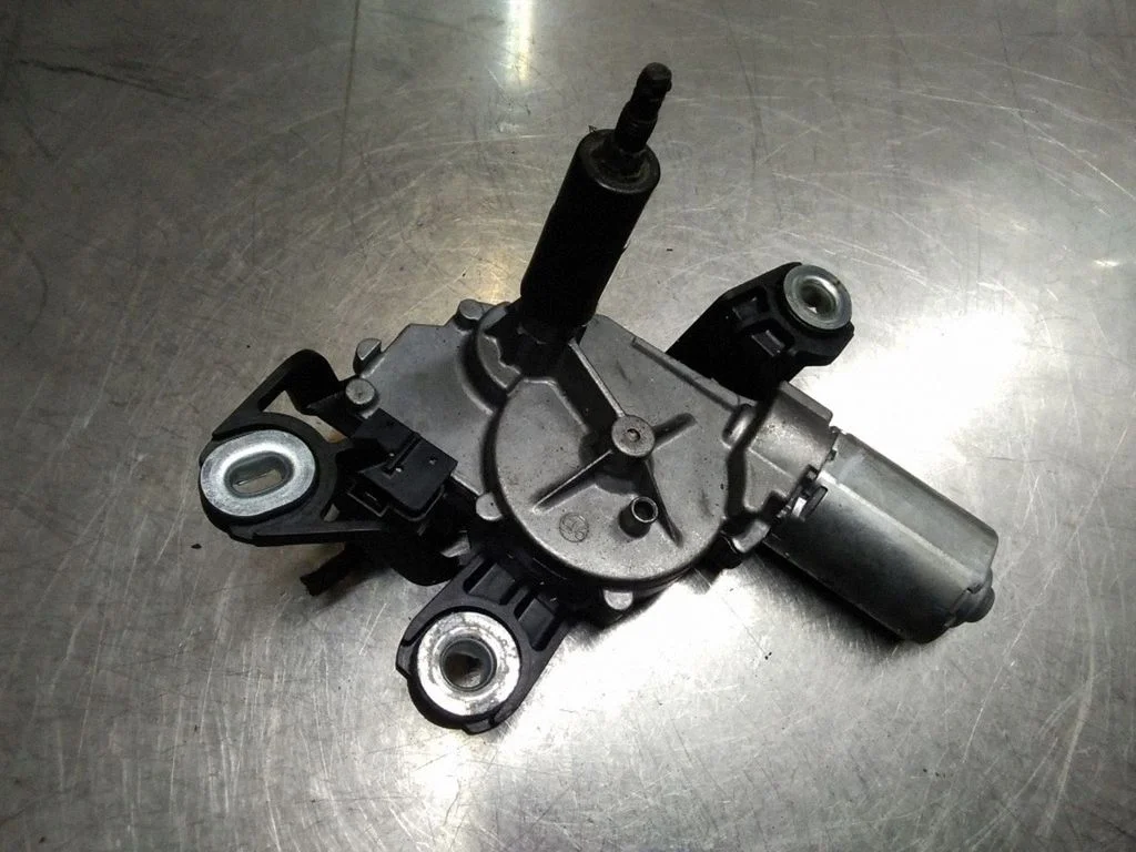 Aizmugurējā stikla tīrītāja motoriņš – Volkswagen Golf IV (1998-2005)
