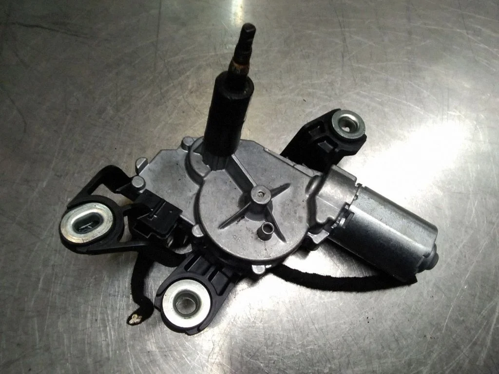 Aizmugurējā stikla tīrītāja motoriņš – Volkswagen Golf IV (1998-2005)