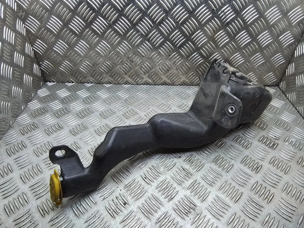 Klaasipesuvedeliku paak – Opel Astra H (2004-2012)